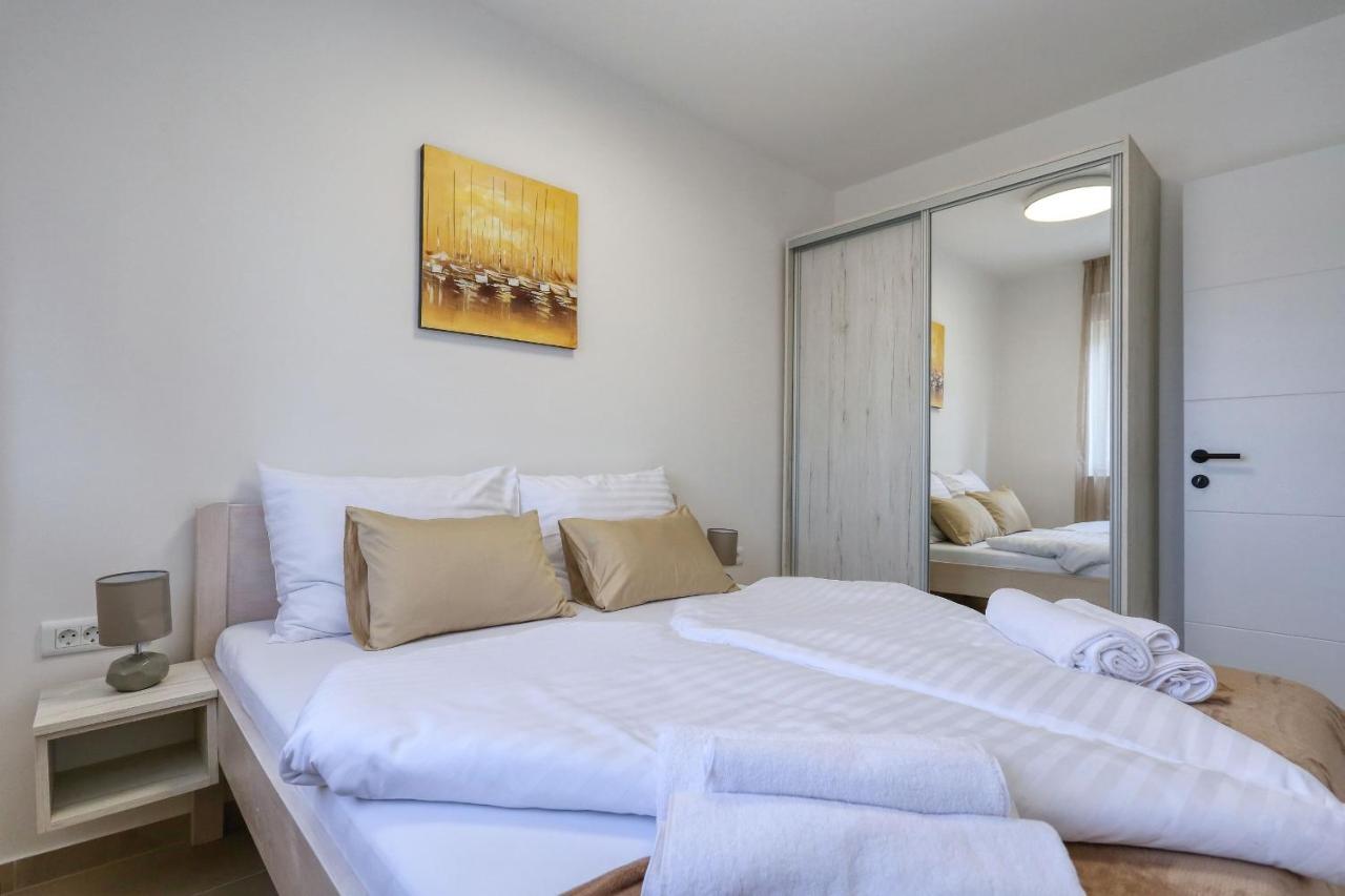 Apartments Bonaca With Jacuzzi Privlaka  Exterior photo