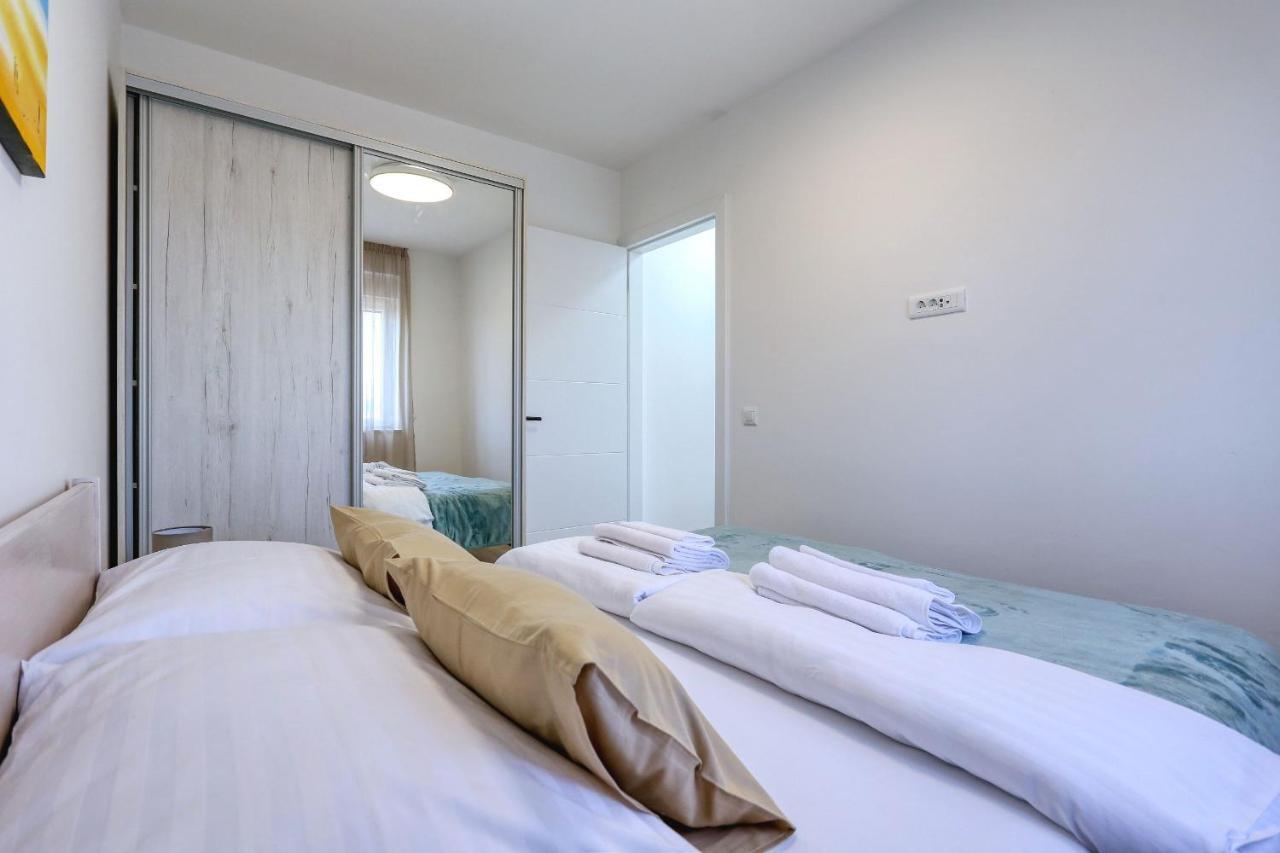 Apartments Bonaca With Jacuzzi Privlaka  Exterior photo