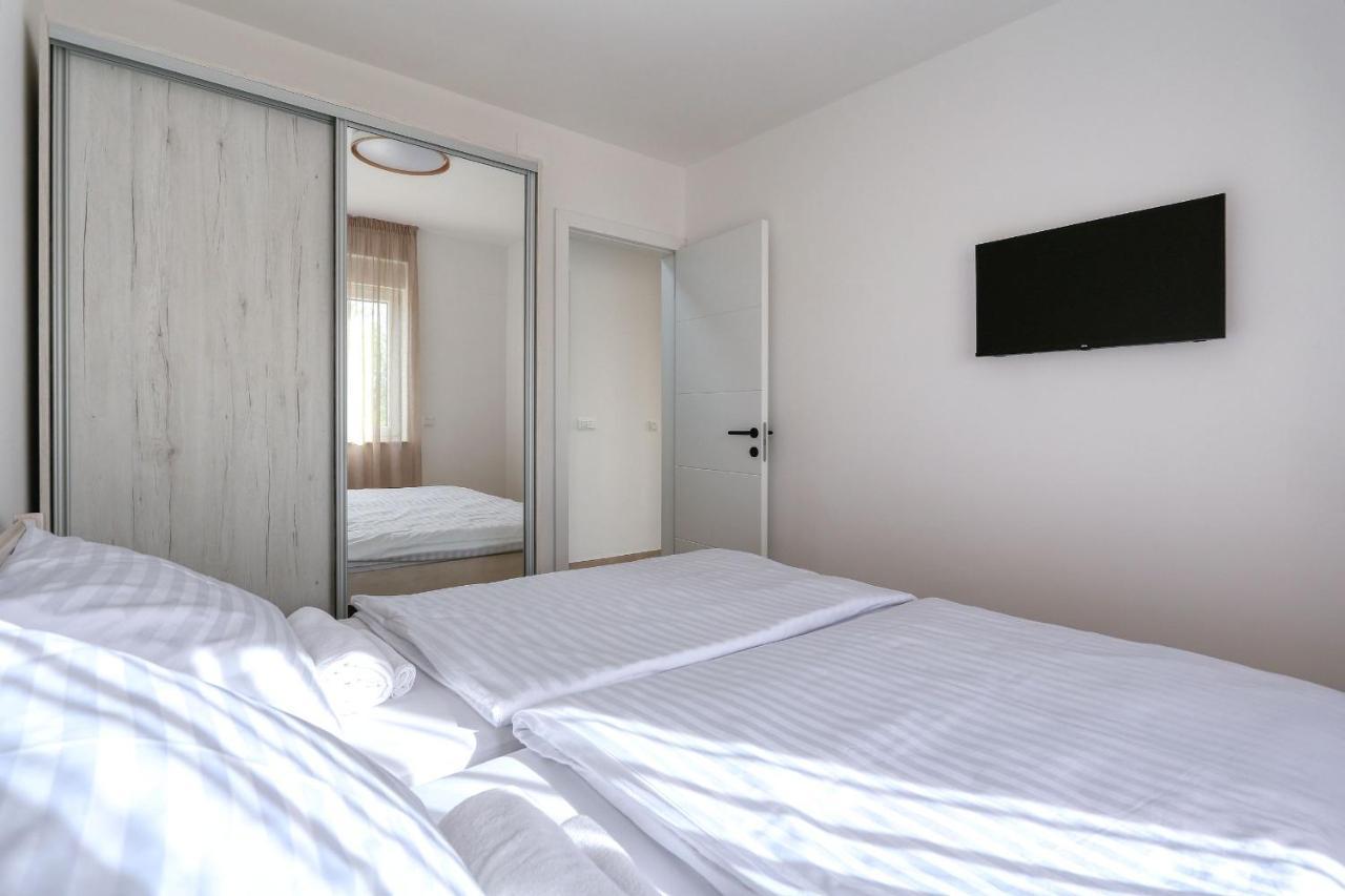 Apartments Bonaca With Jacuzzi Privlaka  Exterior photo