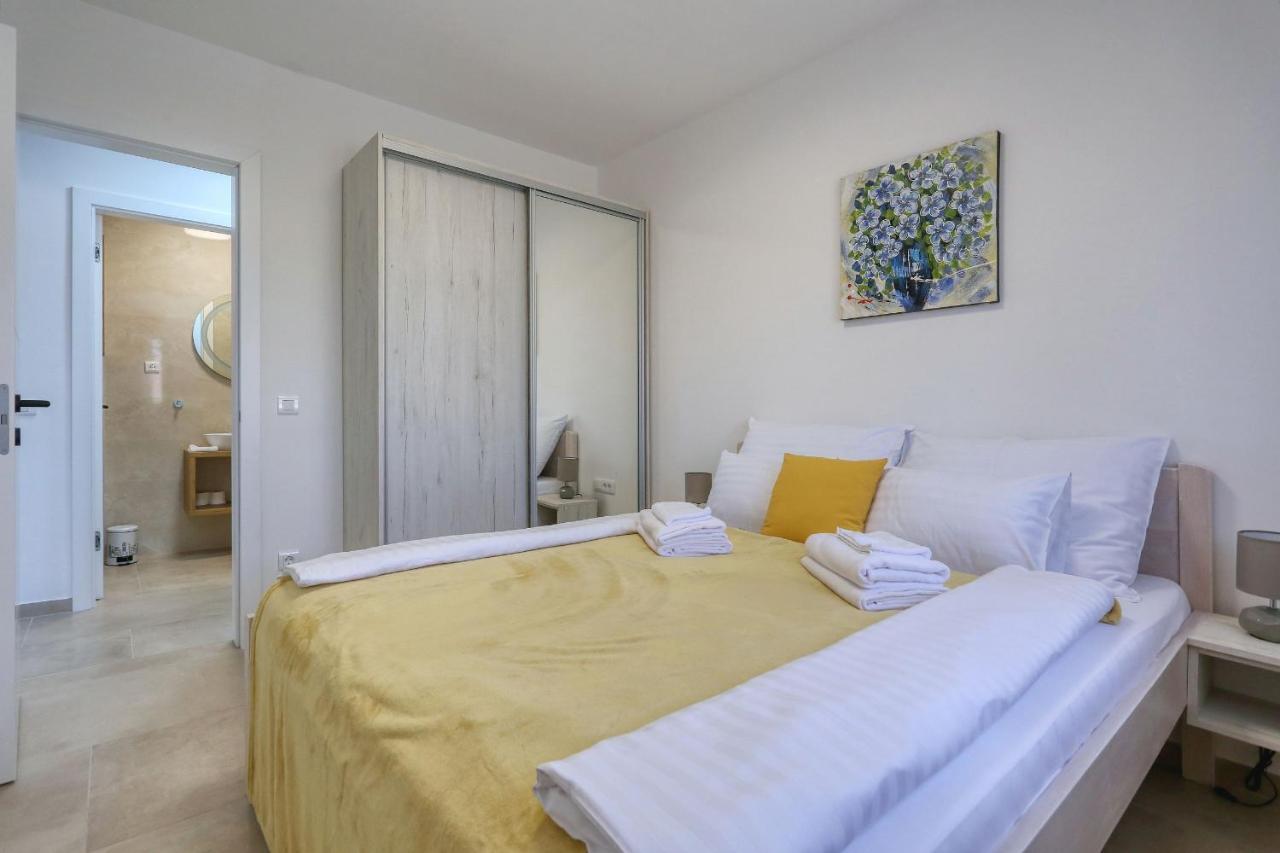 Apartments Bonaca With Jacuzzi Privlaka  Exterior photo
