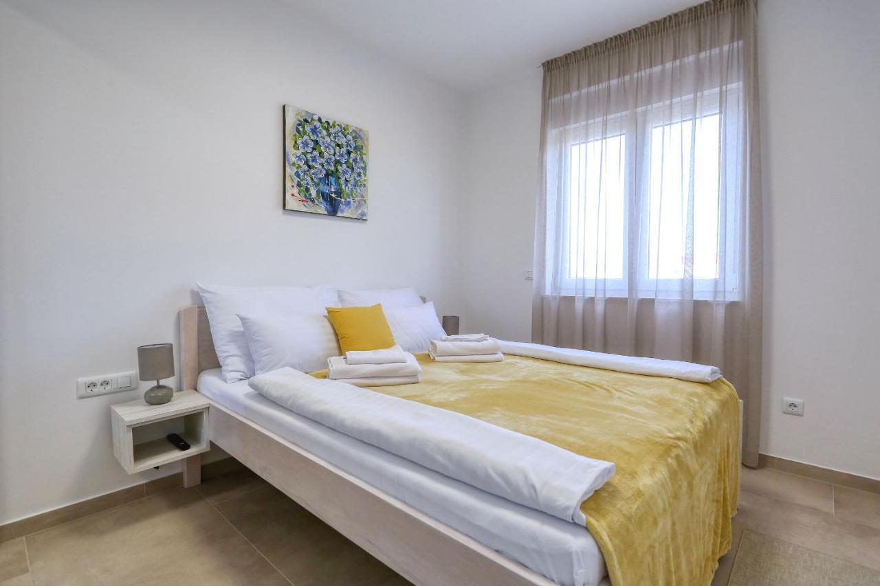Apartments Bonaca With Jacuzzi Privlaka  Exterior photo