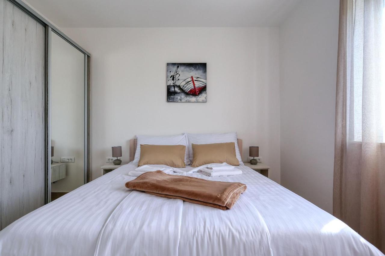 Apartments Bonaca With Jacuzzi Privlaka  Exterior photo